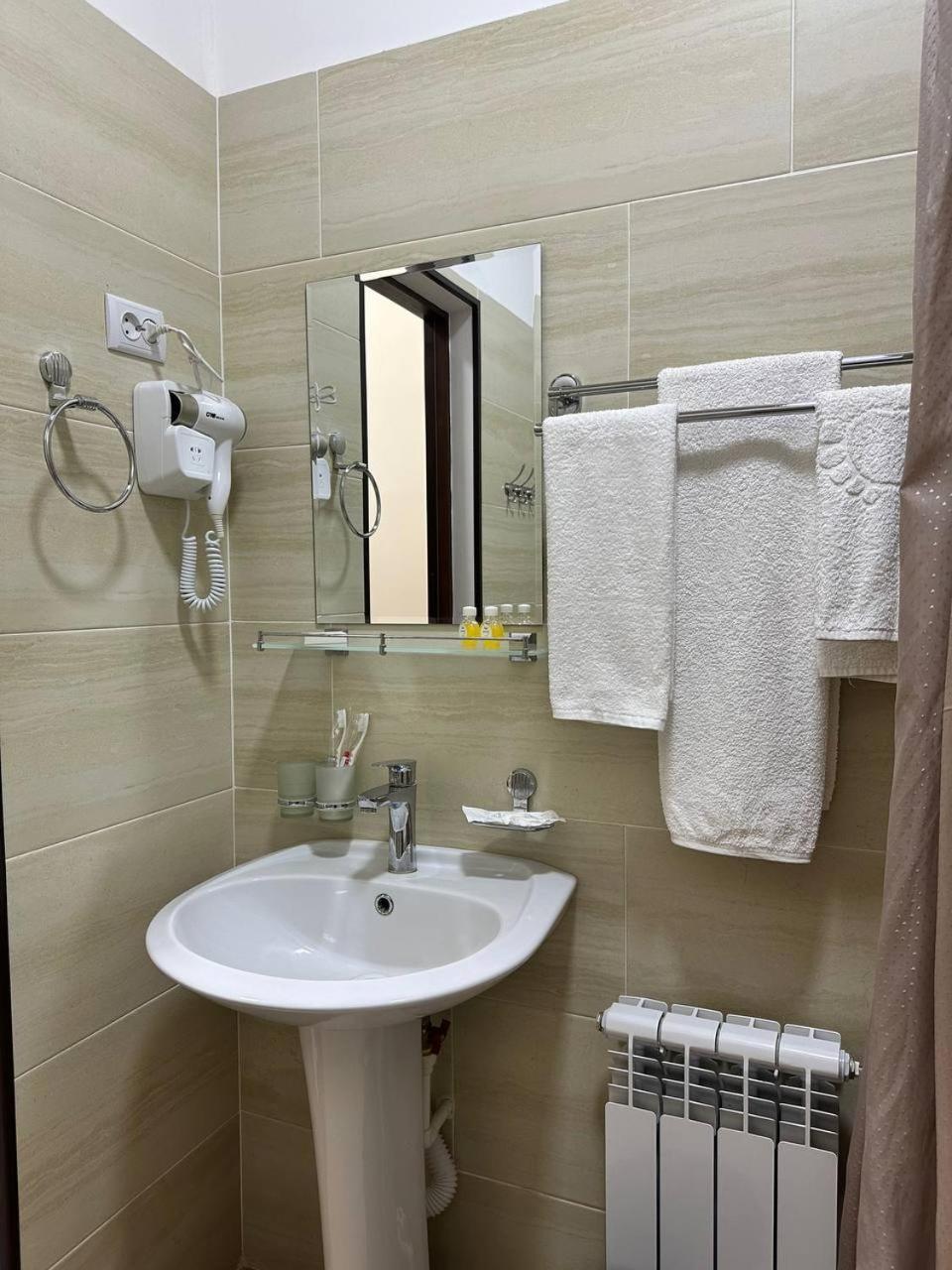 Hotel Aral نكوص المظهر الخارجي الصورة